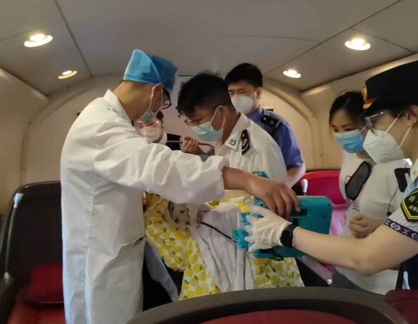 木垒哈萨克高铁转院公司